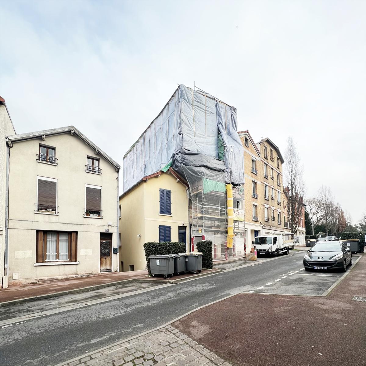 Installation d'un parapluie à Issy-les-Moulineaux (92)